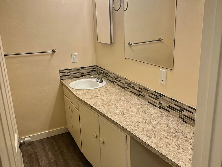 Cedar Apartments — Photo 12