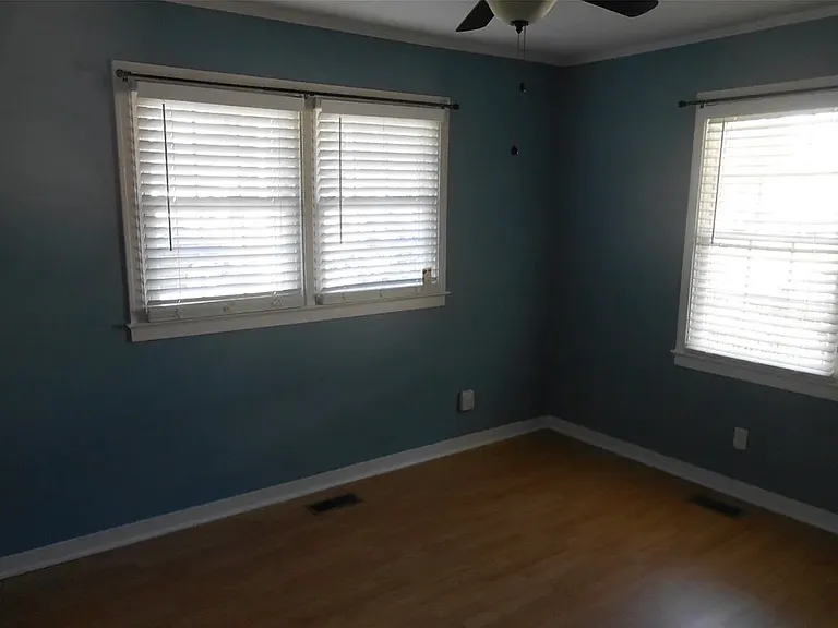 1402 Vance Dr — Photo 12
