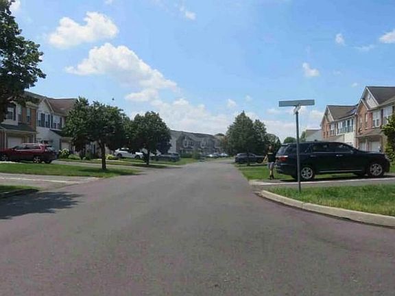 Exterior Neighborhood (street photo)