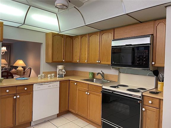4th image of 4629 Poinciana Street #211