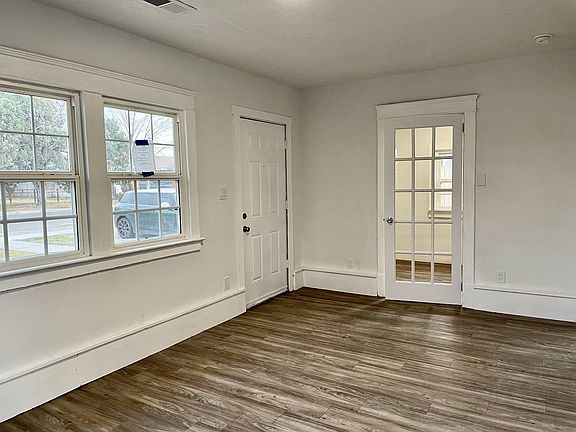 5th image of 215 Stanford Dr SE #1