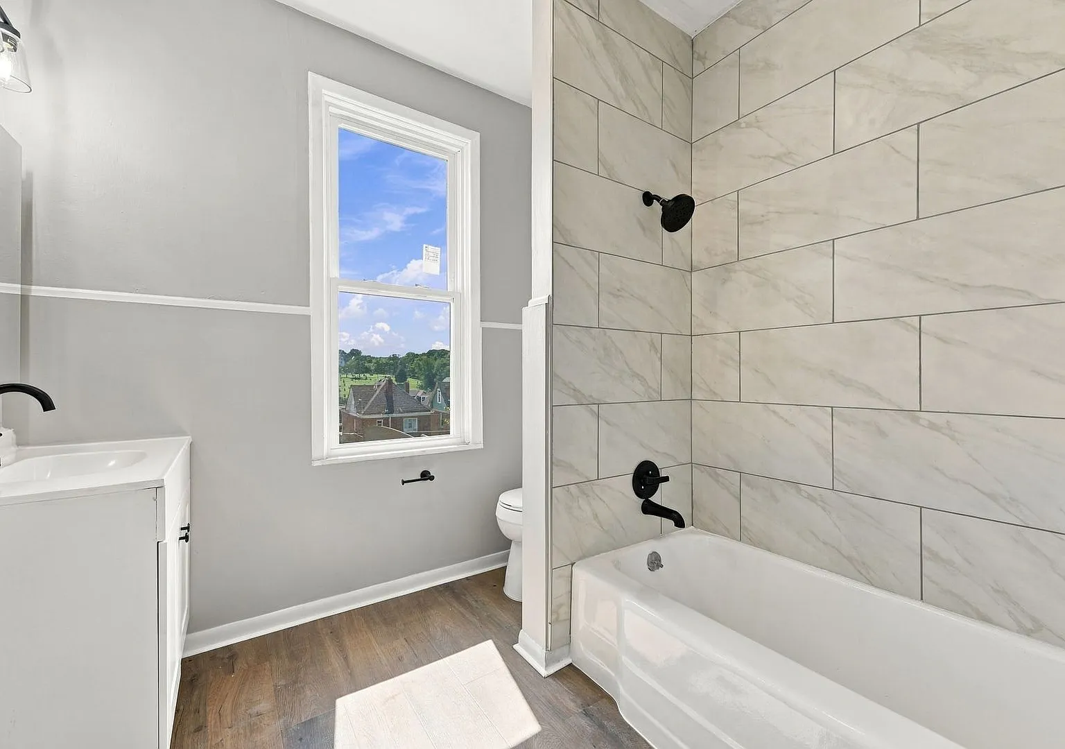 Beautiful 3 bedroom home in Munhall available now! — Photo 2