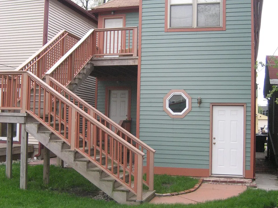 Back of house showing back yard.