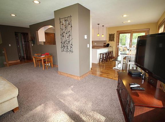 4th image of 501 Woodland Dr