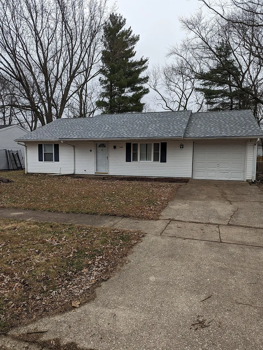 3303 Sylvan Dr photo 1