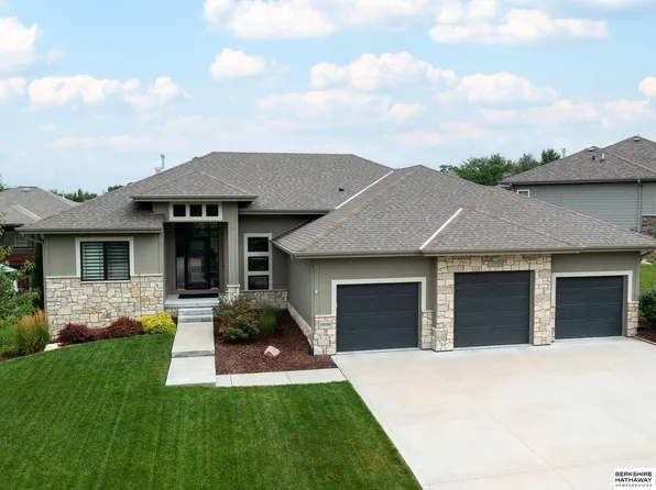 19316 Binney St, Elkhorn, NE 68022