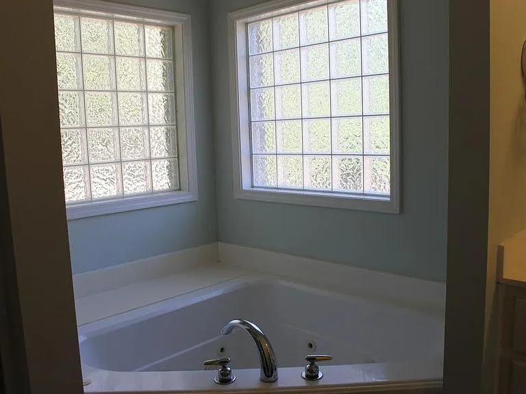 325 Pinewood Ln — Photo 16