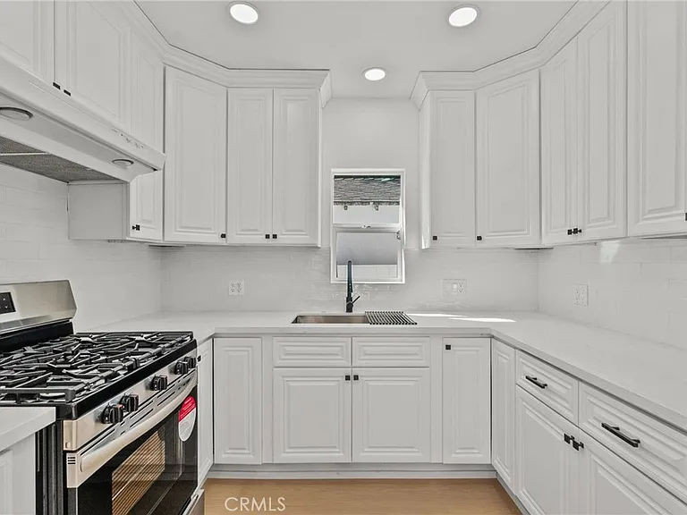5732 N Stansbury Ave — Photo 5