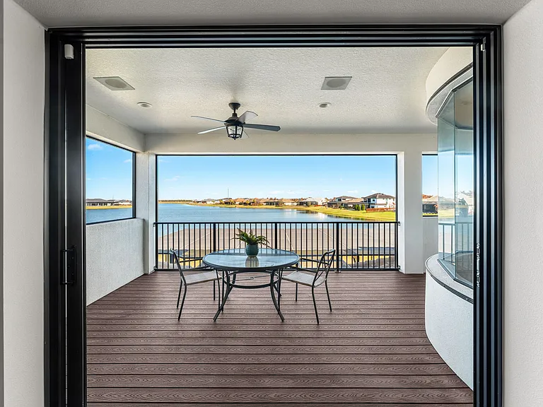 3638 Lake Adelaide Pl — Photo 32