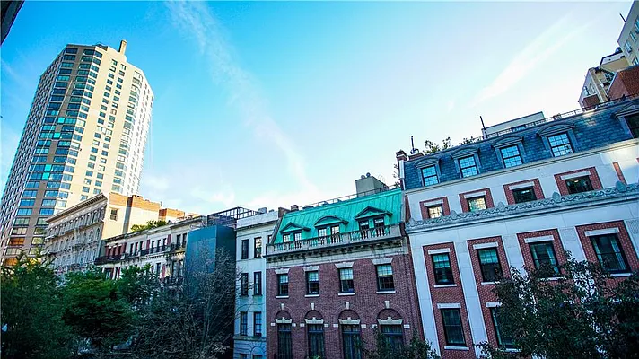 Rented by R New York | media 50