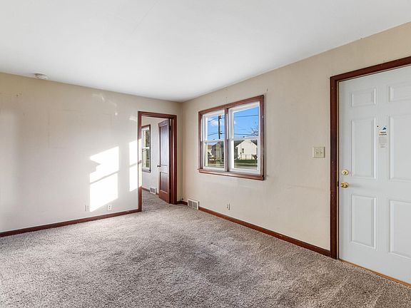 3rd image of 313 Trail Ave