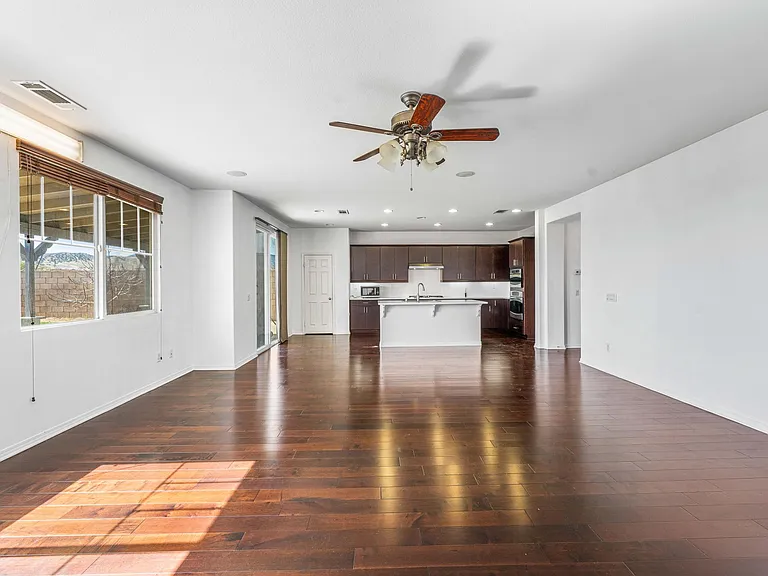 1364 Wellington Dr — Photo 10