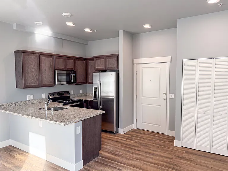 ONE18 West Street Residential — Photo 2