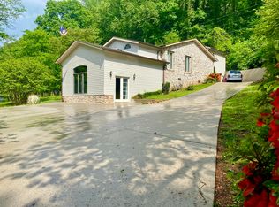 1407 Crestwood Dr, Louisville, TN 37777