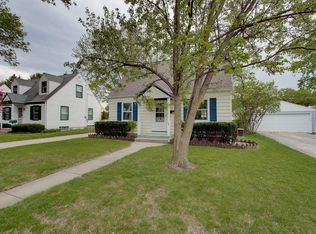 137 Coolidge Ave, Waukesha, WI 53186
