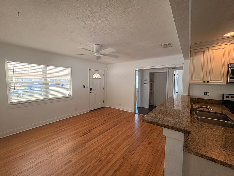 6108 Cedar St NE — Photo 4
