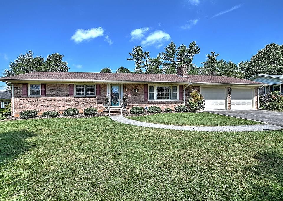 1st image of 195 Glenrochie Dr