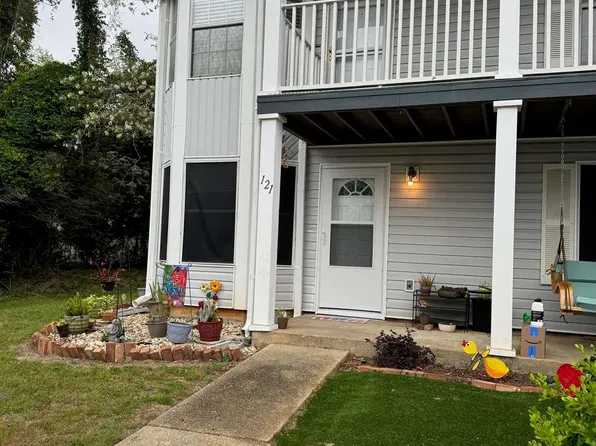1500 E Johnson Ave APT 121, Pensacola, FL 32514