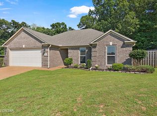 121 Little Brook Ln, Jackson, TN 38305