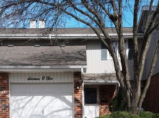 1605 Groton Ct, Wheaton, IL 60189