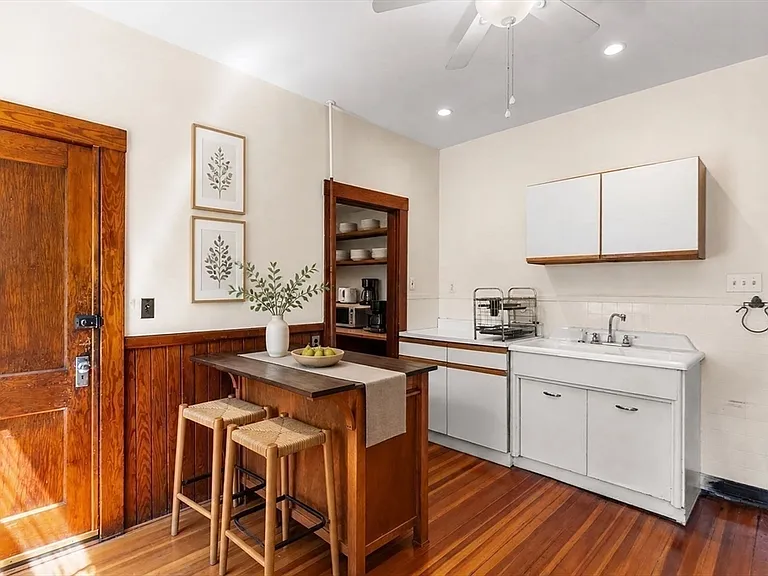 7 Burr St #1 — Photo 16