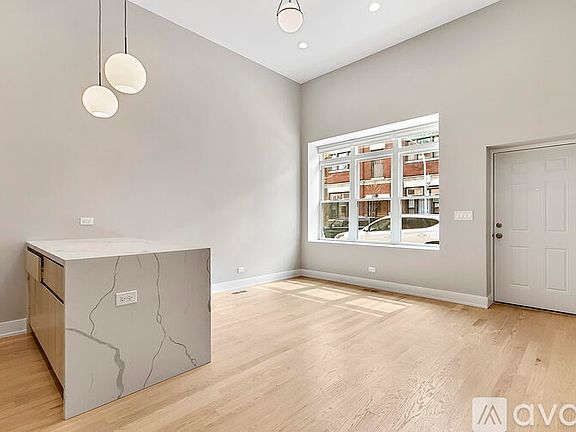 5th image of 2901 N Milwaukee Ave #1A