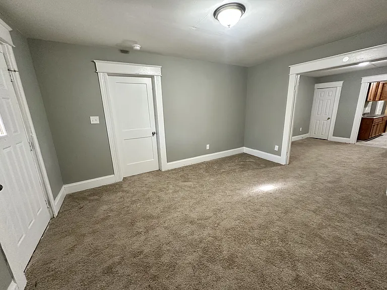 6820 Division Ave — Photo 4