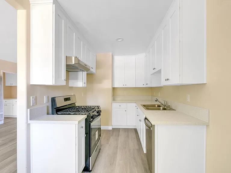 1070 W Kensington Rd #2 — Photo 8
