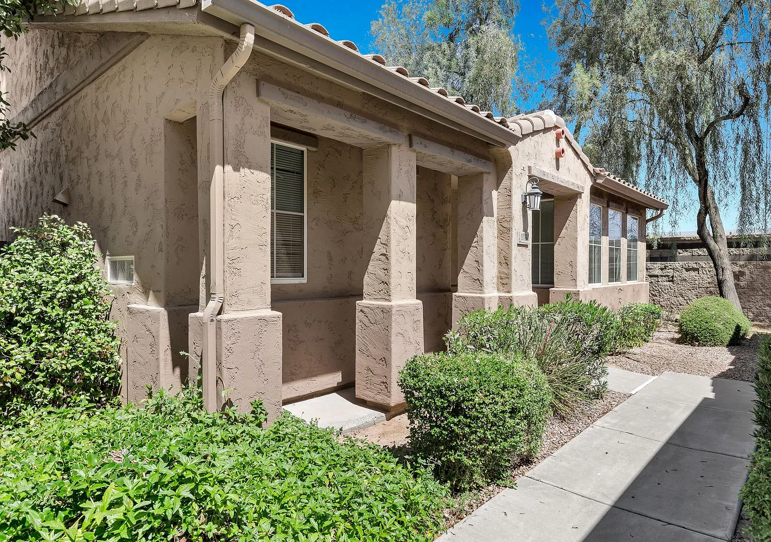 3 bed, 3 bath Mesa home — Photo 1
