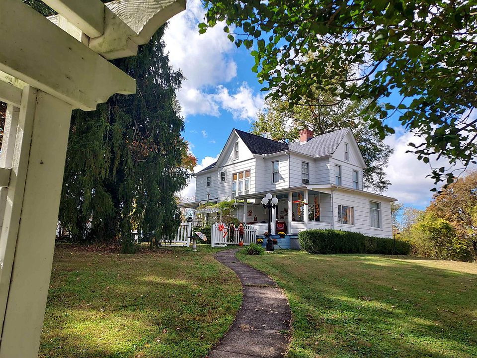 1st image of 152 McGuire St