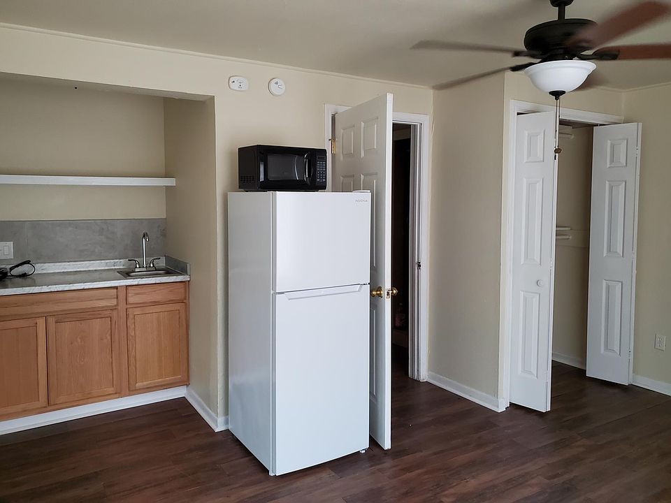 1st image of 305 E Sabine St #B