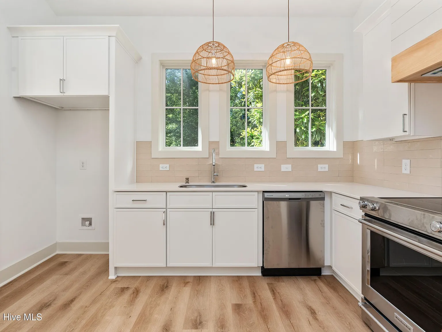 4 bed, 2.5 bath, $2,000 — Photo 3
