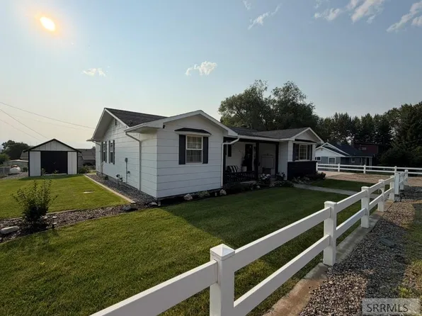 403 9th St, Salmon, ID 83467