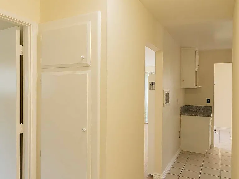 1932 Gates Ave #A — Photo 10