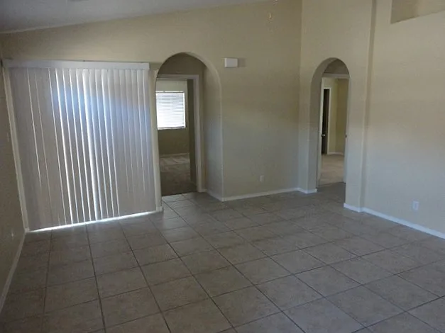 624 Valley Meadows Dr NE — Photo 3