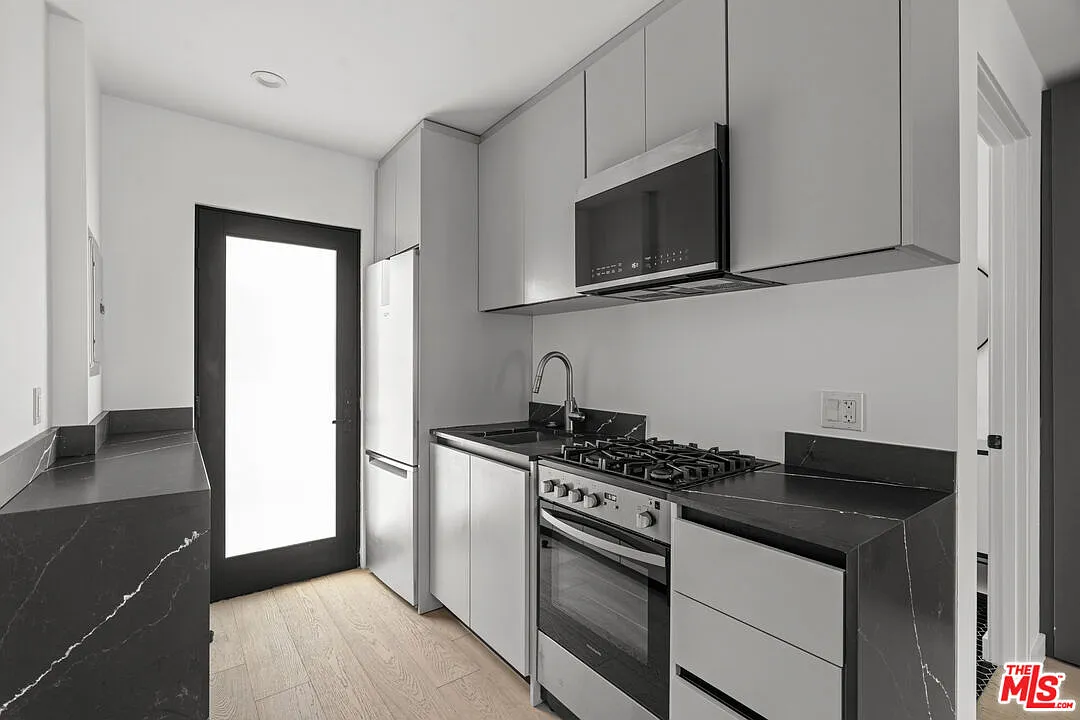 Studio, 1.0 bath, $2,499 — Photo 3