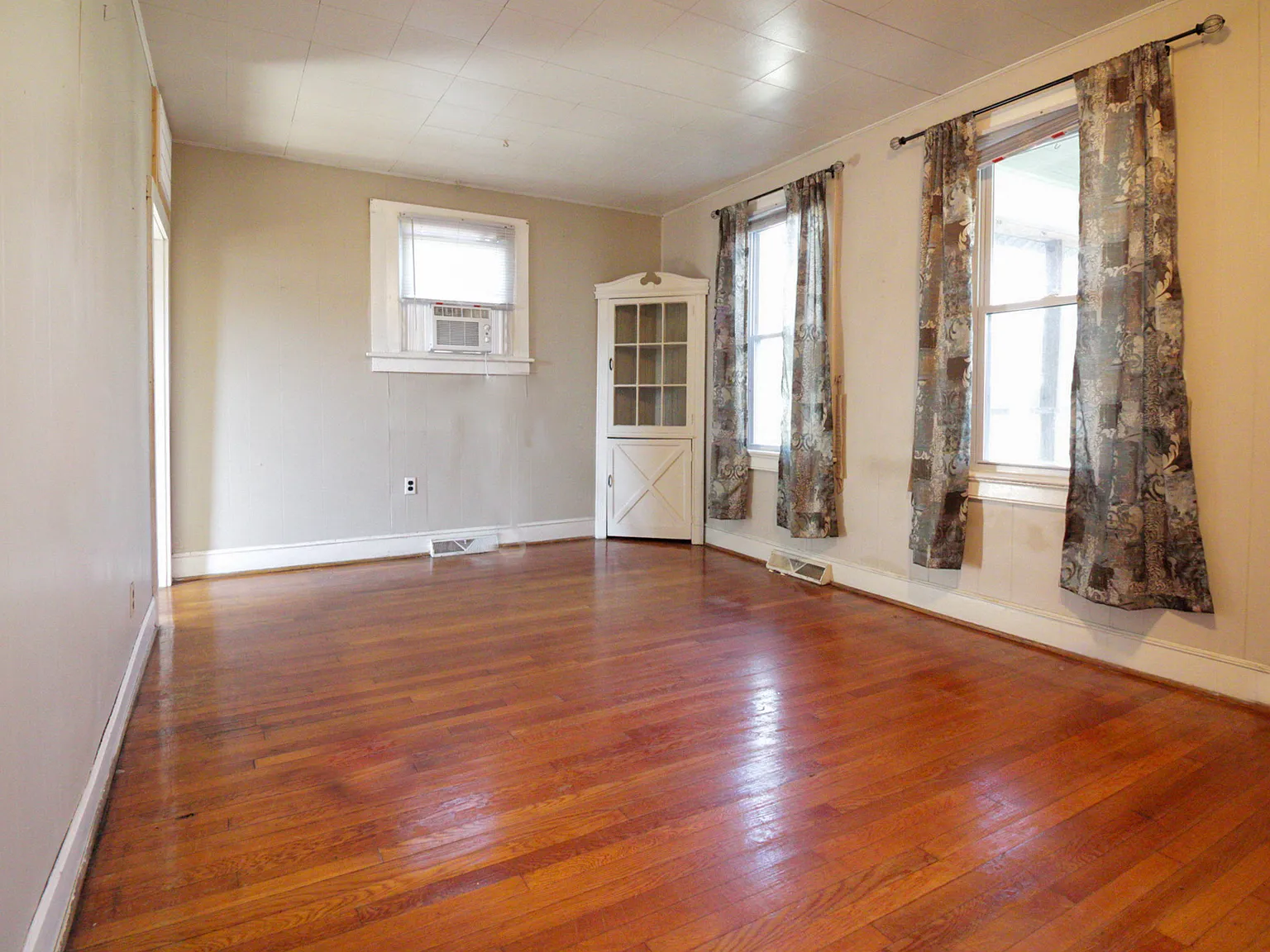 3 bed, 892 sqft, $1,499 — Photo 2