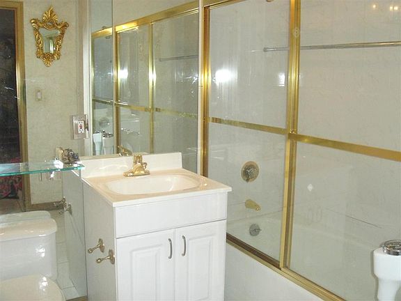 4th image of 270-10 Grand Central Pkwy APT 23M