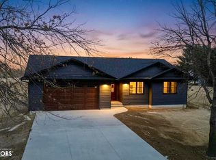 10972 Wood Duck Cove Dr, West Burlington, IA 52655