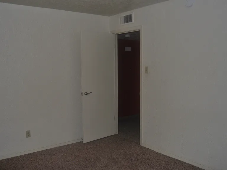 4433 N Stanton St — Photo 8
