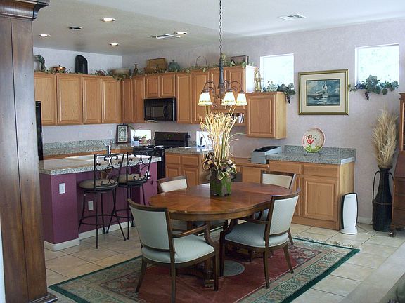 Dining Area & Kitchen!