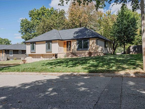 2nd image of 105 SE Princeton Pl