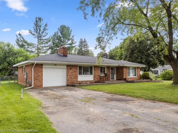 22659 Valerie St, South Lyon, MI 48178