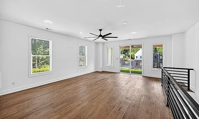 985 McDaniel St SW — Photo 31