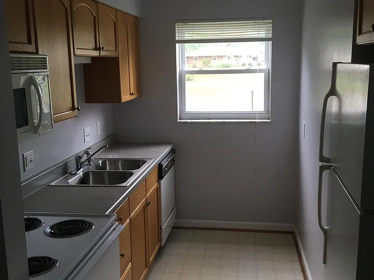 923 Mohawk Trl — Photo 3