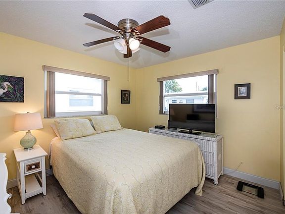 5th image of 10053 Mainlands Blvd W