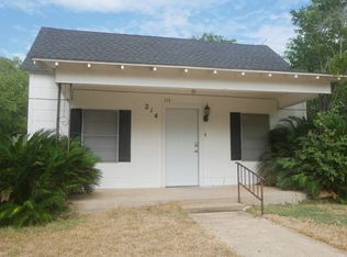 214 McCullough St, Cuero, TX 77954