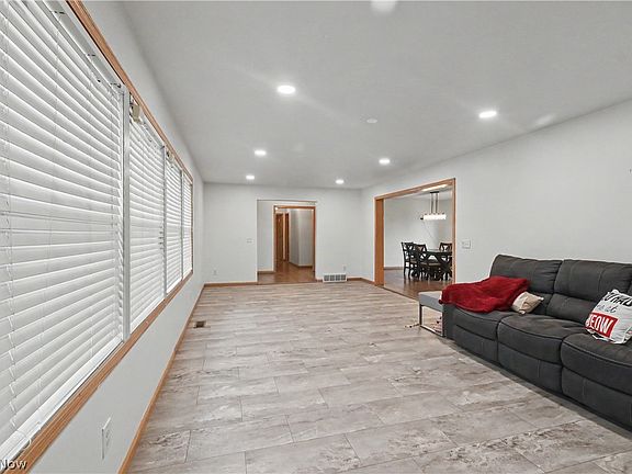 4th image of 4418 Hook Rd