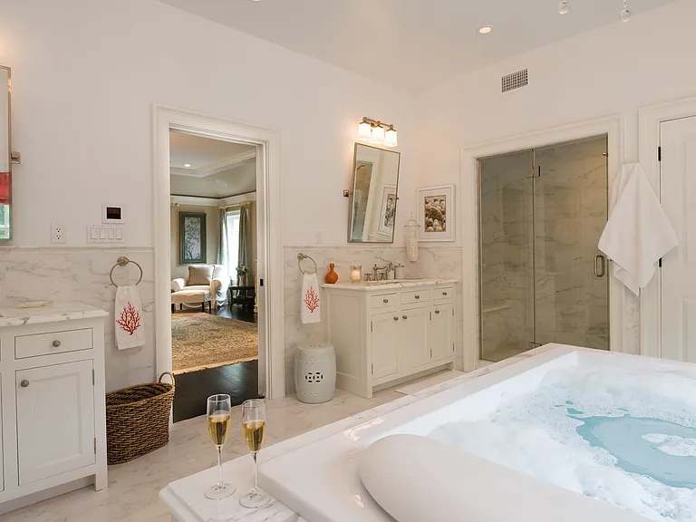 320 Old Sag Harbor Rd — Photo 13