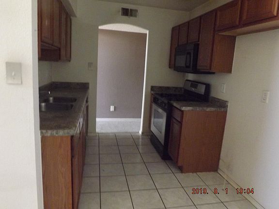 5th image of 1672 Saint James Pl